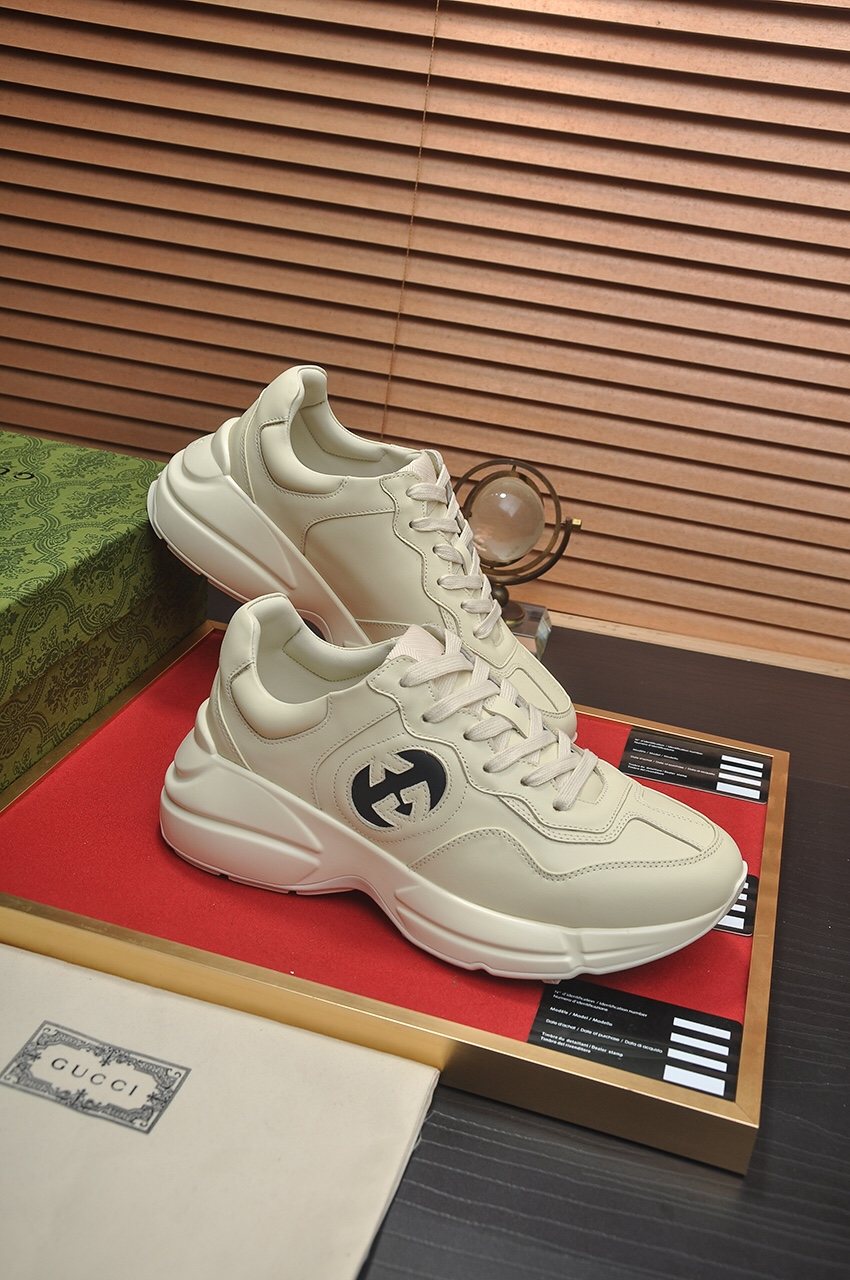 Gucci Cream White Navy Logo Low-Top Sneakers